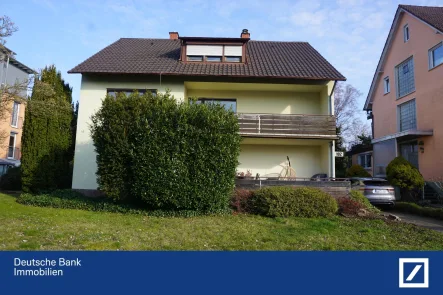 Straßenansicht - Haus kaufen in Ettlingen - *** 3- Familienhaus mit Baugrund nahe Wasen ... ein lohnendes Invest ***