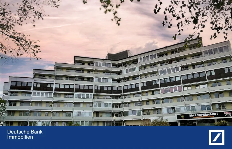 Hausansicht - Wohnung kaufen in Unterschleißheim - Lichtdurchflutetes Wohnen: 3-Zimmer Split-Level Wohnung mit zwei Loggien in Unterschleißheim