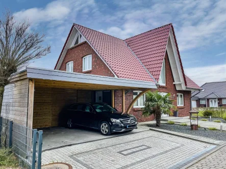 Straßenansicht - Haus kaufen in Flensburg - *Einfamilienhaus mit viel Potenzial und toller Lage!!*
