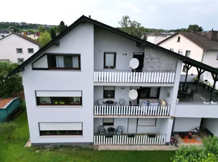 Außenansicht vom Garten aus - Wohnung kaufen in Limburg - Große Dachgeschosswohnung, großer Balkon, großes Glück!