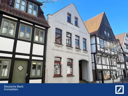  - Haus kaufen in Rinteln - Direkte Innenstadt Rintelns! Massiv mit viel Potenzial! Eine Chance für handwerklich Begabte! 