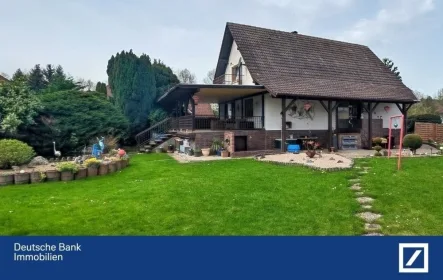 Hausansicht mit Gartenteil 1 - Haus kaufen in Höchst - Familientraum in sehr guter Lage