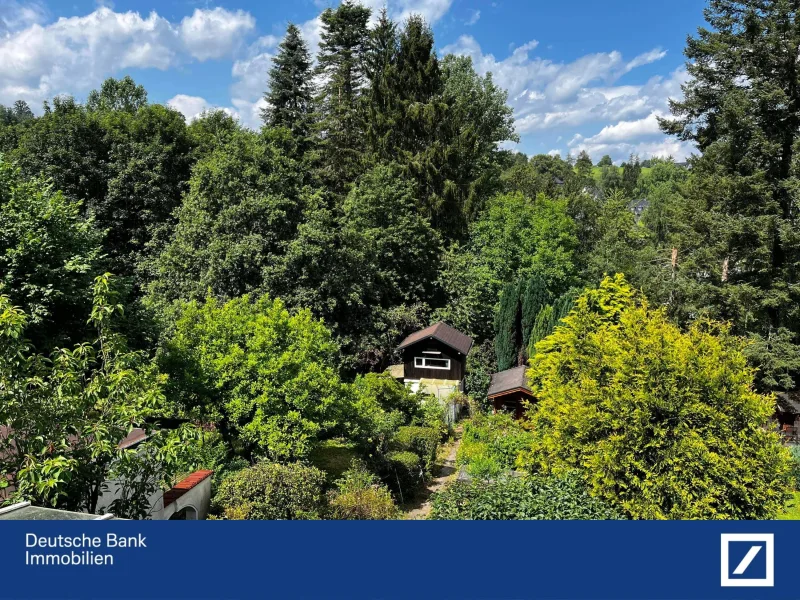 Blick in den Garten - Haus kaufen in Eitorf - Eine Gartenoase mit einem charmanten Einfamilienhaus im Ortskern von Eitorf.Herzlich Willkommen!