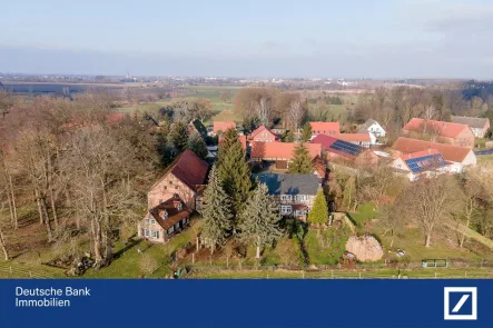 Luftbild - Haus kaufen in Salzwedel - Liebevoll restaurierter Vierseitenhof in Salzwedel