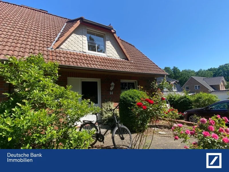Frontseite - Haus kaufen in Bispingen - Familienleben & Arbeit unter einem Dach. NEUE HEIZUNG VON 04/2024!