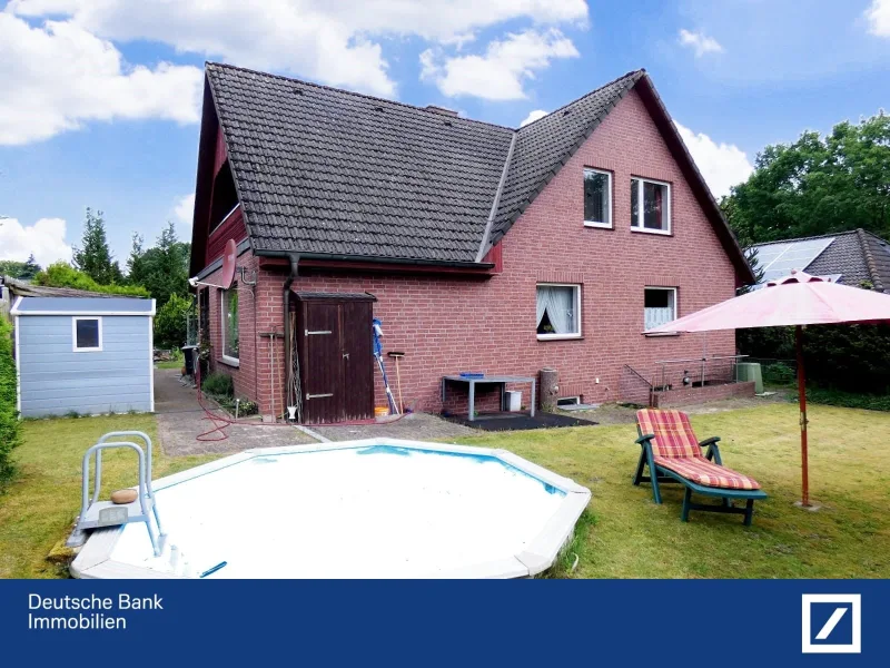 Titelbild - Haus kaufen in Uelzen - Großzügiges Zweifamilienhaus in Westerweyhe