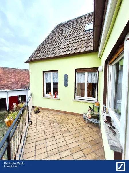 Balkon - Haus kaufen in Egelsbach - Vielseitiges Mehrfamilienhaus mit großem Garten und Scheune