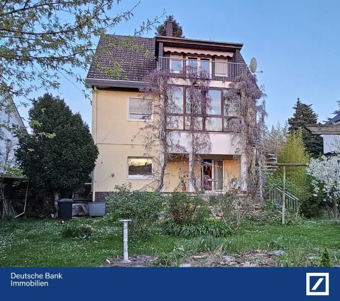 Rückansicht - Haus kaufen in Darmstadt - Großes Haus im südlichen Bessungen mit tollem Garten!