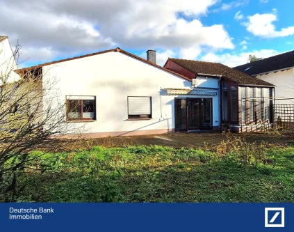 Außenansicht Haus - Haus kaufen in Zwingenberg - Vielseitiger Bungalow mit großem Garten – Perfekt für Familien und Senioren