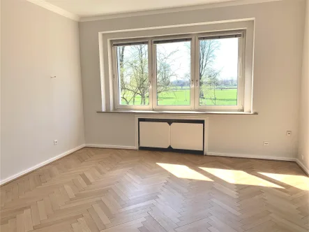 Wohnen - Wohnung mieten in Düsseldorf - Sonnige 2,5-3 Zimmer Stadtwohnung mit Loggia an der unverbauten Rheinfront für Single/Pärchen