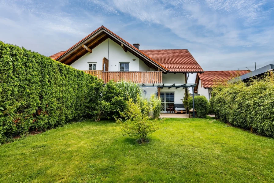 Südansicht re. DHH - Haus kaufen in Oberostendorf - Doppelhaushälfte in schönster Dorfrandlage