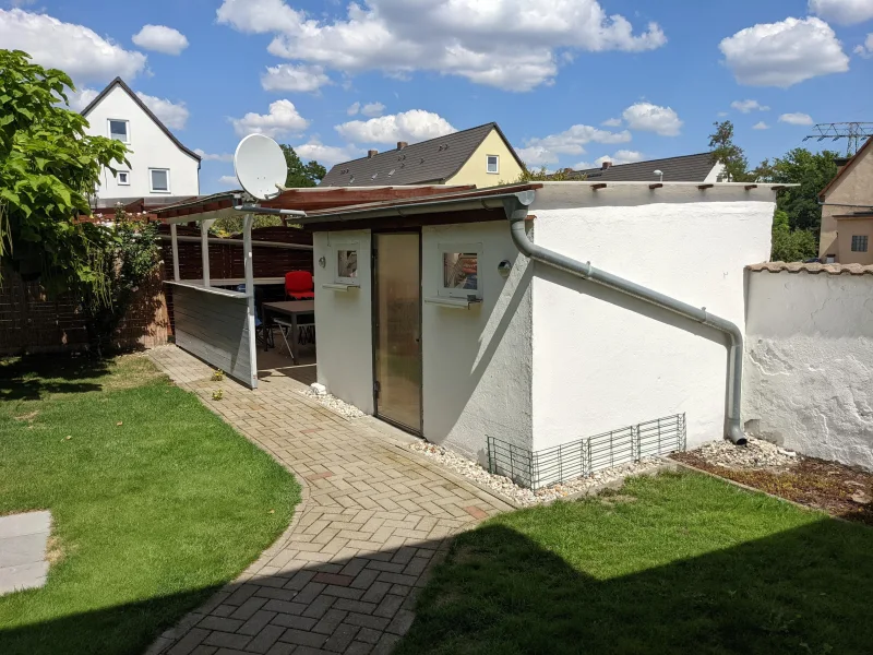 Terrasse und Geräteschuppen