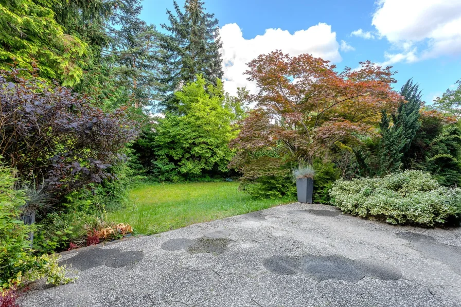 Sonnige Südterrasse - Haus kaufen in Berlin - Charmantes, freistehendes Einfamilienhaus im Bungalowstil mit  Garage