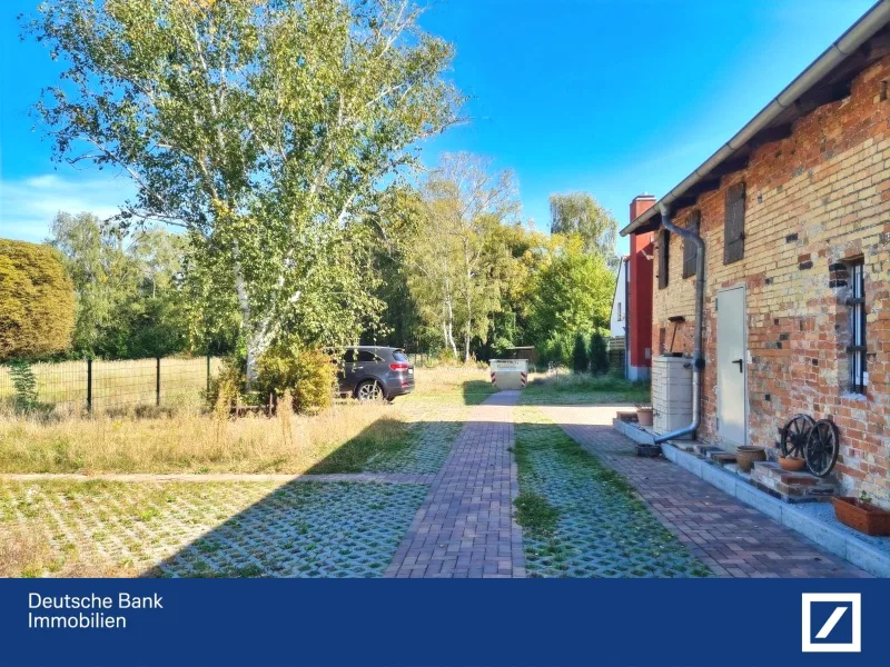 Blick von der Straße - Grundstück kaufen in Berlin - Baugrundstück für besondere Planung