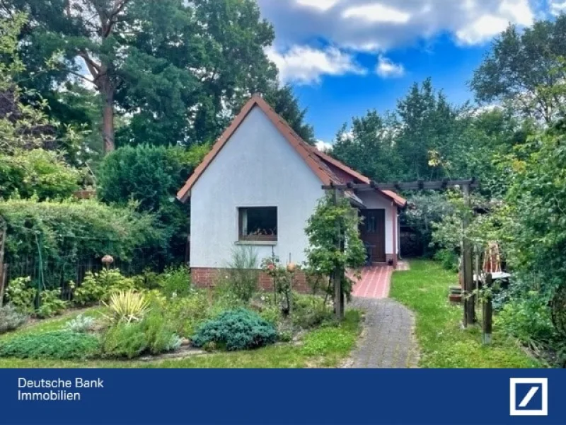 Gartenlaube - Haus kaufen in Eichwalde - Idyllisches Grundstück in Eichwalde: Charmantes Haus mit Potenzial für Neubau