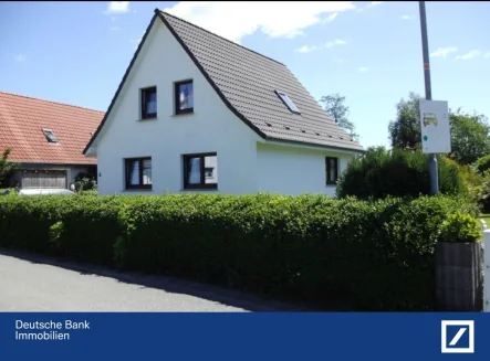 Hausansicht vorne - Haus kaufen in Karby - Einfamilienhaus mit Garten in Karby