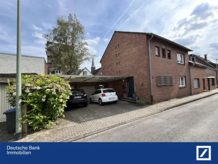 Strassenansicht - Haus kaufen in Duisburg -  Einziehen und Wohlfühlen!  Ihr Zuhause in Duisburg-Homberg