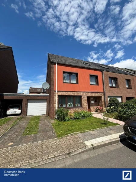 Hausansicht - Haus kaufen in Moers - Reiheneckhaus mit viel Wohnfläche in Moers Scherpenberg