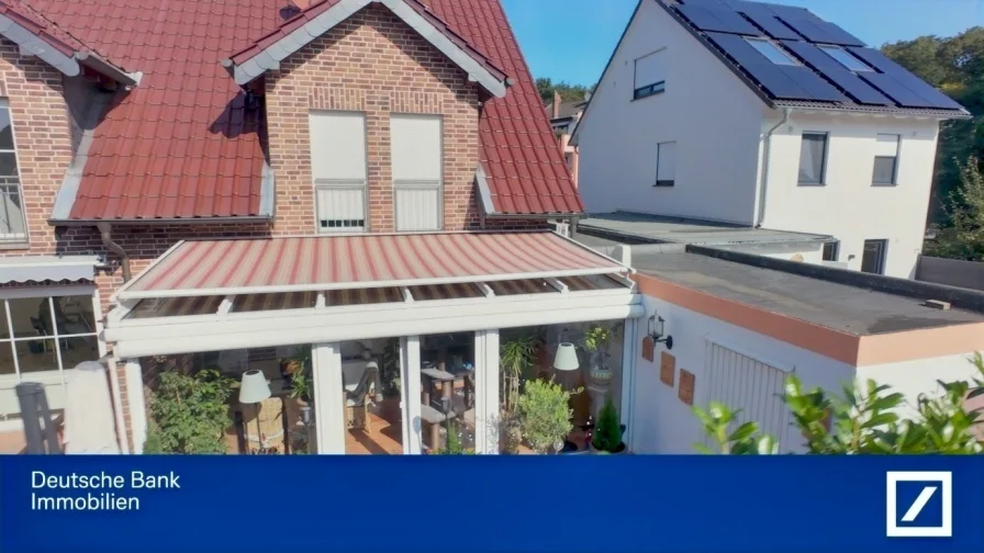 Rückansicht mit Wintergarten - Haus kaufen in Duisburg - Schöne, sehr gepflegte Doppelhaushälfte zwischen Homberg und Baerl in unmittelbarer Nähe zum Rhein