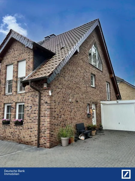 Seitenansicht - Haus kaufen in Duisburg - Schöne, sehr gepflegte Doppelhaushälfte zwischen Homberg und Baerl in unmittelbarer Nähe zum Rhein