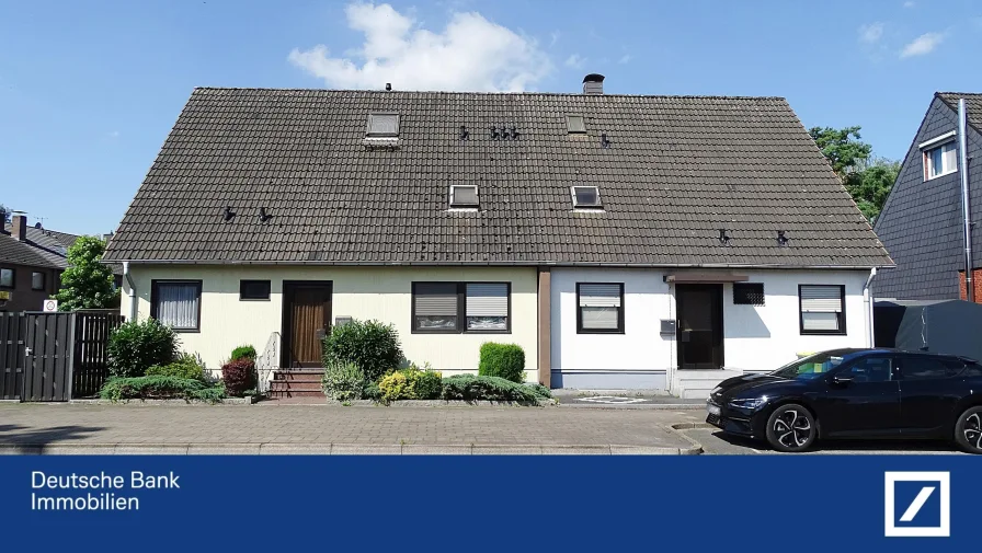 Haus Ansicht Strasse - Haus kaufen in Oberhausen - Mehrgenerationen Wohnen mit ca. 223 m² auf 371 m² Erbpacht - Kauf optional