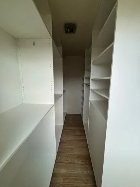 Begehbarer Kleiderschrank