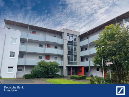 Straßenansicht - Wohnung kaufen in Moers - Moderne 2-Zimmer-Wohnung mit Balkon und Tiefgaragenstellplatz in Moers