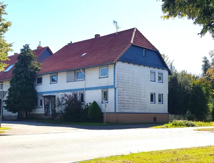 Ansicht von Nordwesten - Haus kaufen in Seesen - Zwangsversteigerung - Großes Einfamilienhaus in Seesen OT Münchehof - für den Käufer provisionsfrei