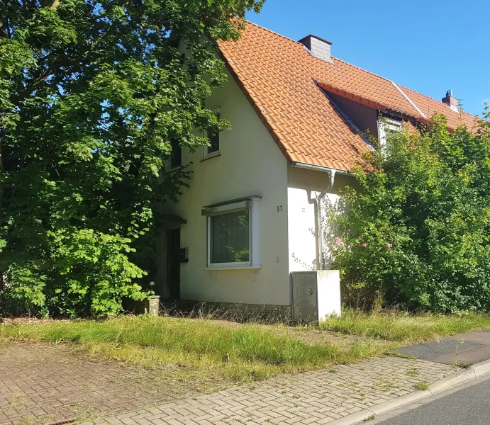 Ansicht von Nordwesten - Haus kaufen in Salzgitter - Doppelhaushälfte in ruhiger Lage von Salzgitter-Bad