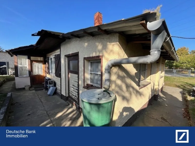 Rückansicht - Haus kaufen in Rüdersdorf - Kleiner Bungalow in einfacher Bauweise