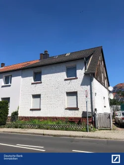 Außenansicht - Haus kaufen in Großkrotzenburg - Zwangsversteigerung - Doppelhaushälfte in Großkrotzenburg