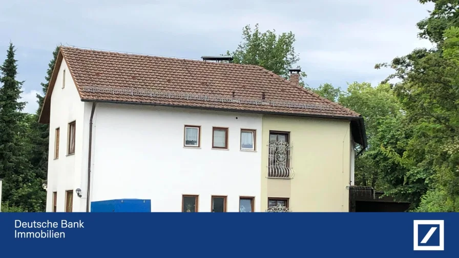 Hausansicht - Haus kaufen in Sonnefeld - Keine Käuferprovision - Zweifamilienhaus in Sonnefeld - Zwangsversteigerung