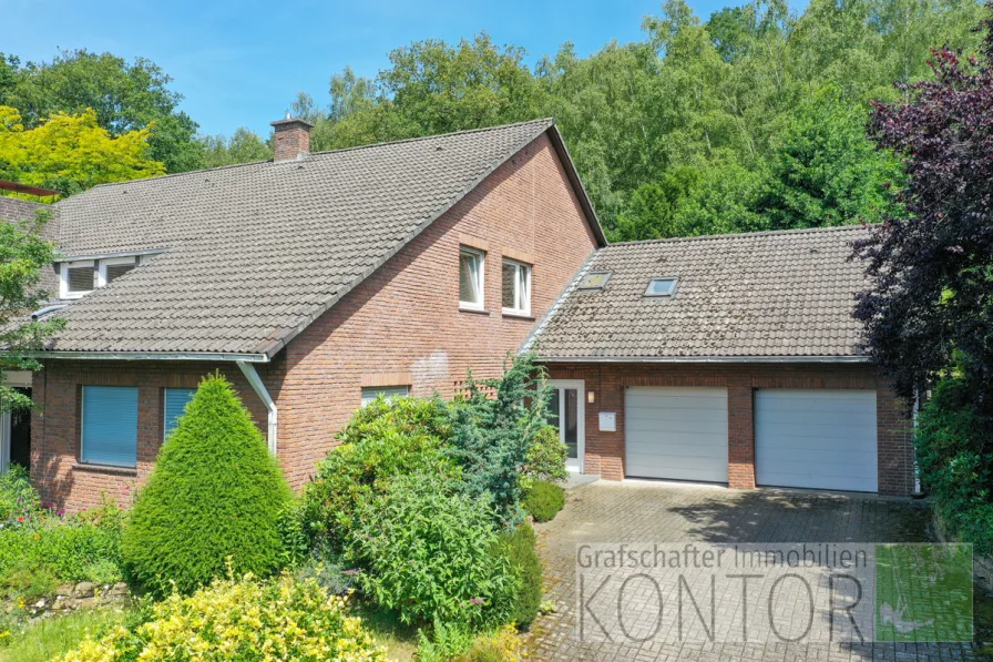 Vorderansicht - Haus kaufen in Bad Bentheim - Großzügiges Anwesen mit viel Potenzial in traumhafter Hanglage von Bad Bentheim