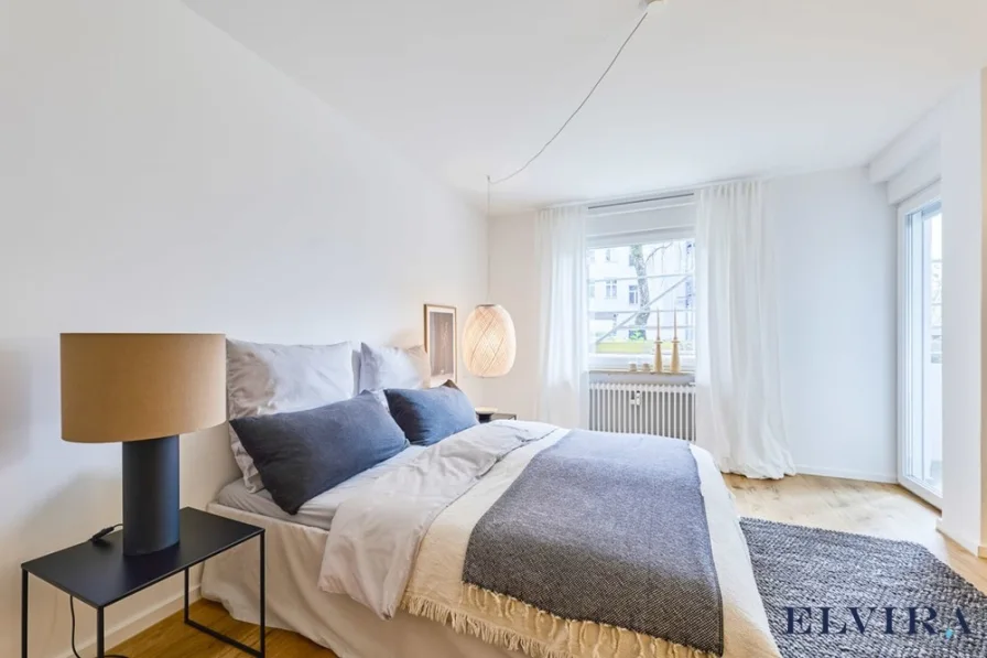 Schlafzimmer 1 - Wohnung kaufen in München - Neuhausen, komplett sanierte, helle 4-Zimmer-Wohnung mit Südloggia und durchdachtem Grundriss