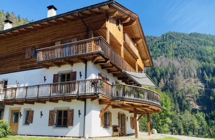 Haupthaus - Haus kaufen in Lüsen - ELVIRA! Ragginer-Hof, traumhaftes Anwesen mit einmaligem Ausblick auf die Dolomiten!