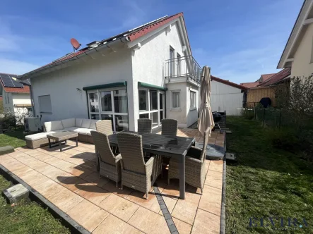 Außenansicht - Haus kaufen in Taufkirchen - ELVIRA! Schönes Einfamilienhaus mit moderner Ausstattung und Energieeffizienzklasse A