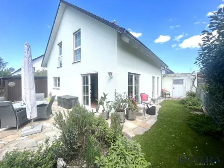 Außenansicht - Haus mieten in München - ELVIRA! Sehr schönes Einfamilienhaus mit Garten, voll möbliert