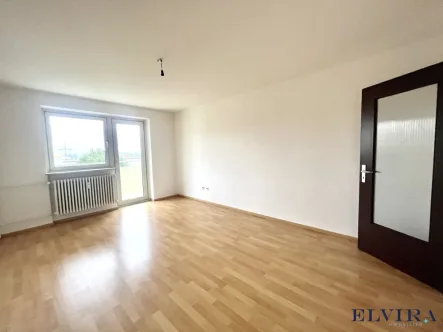 Wohnzimmer - Wohnung mieten in Karlsfeld - ELVIRA! Karlsfeld - helle und freundliche 2 Zimmerwohnung