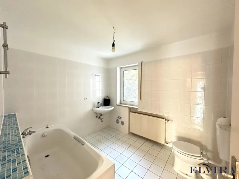 Badezimmer mit Badewanne