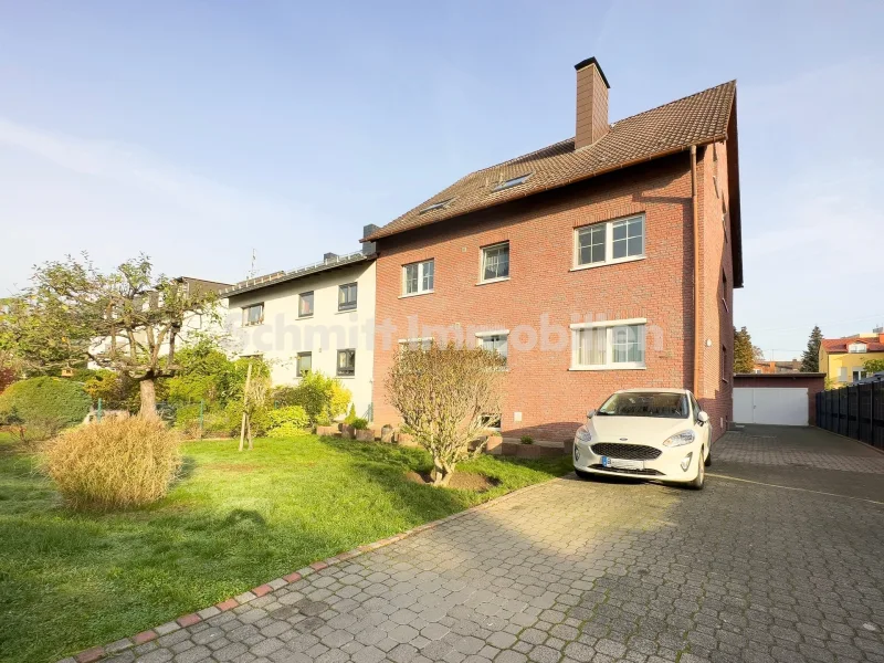 Haus-Ansicht - Haus kaufen in Frankfurt am Main - Dreifamilienhaus mit Garten und Doppelgarage in F-Goldstein