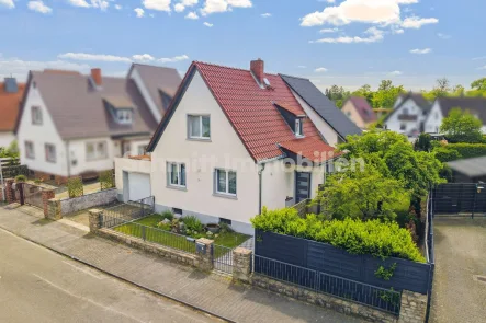 Haus-Ansicht 1 - Haus kaufen in Mörfelden-Walldorf - Freistehendes Einfamilienhaus mit Garage & Garten in familienfreundlicher Wohnlage von Mörfelden