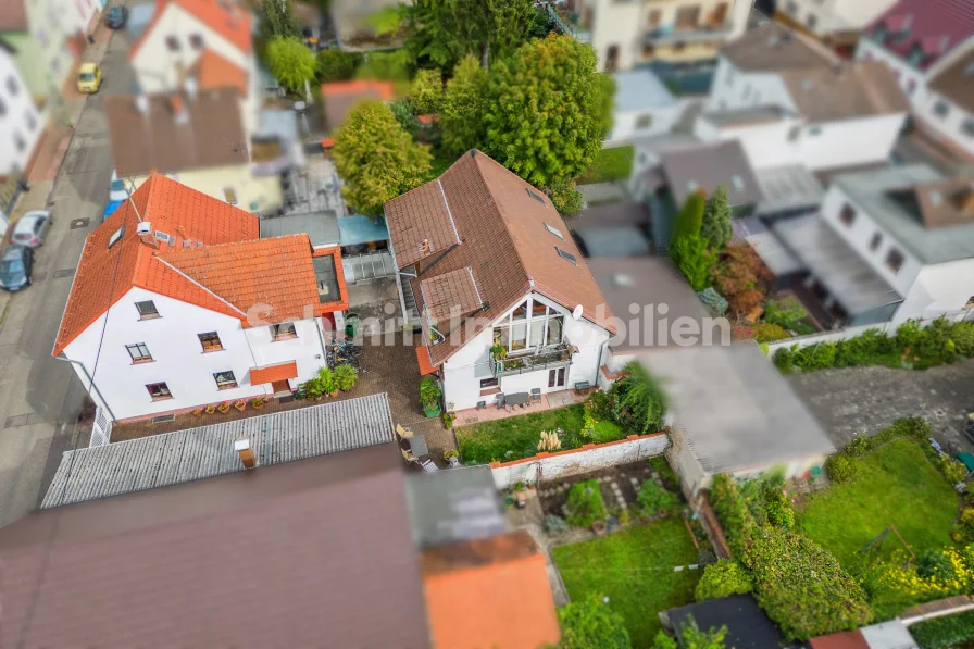 Haus-Ansicht - Zinshaus/Renditeobjekt kaufen in Frankfurt am Main - Immobilien-Duo in Frankfurt-Schwanheim