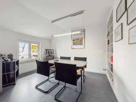 Besprechungsraum - Büro/Praxis mieten in Frankfurt am Main - Büro mit Dachterrasse in F-Schwanheim ab Juli 2025 zu vermieten