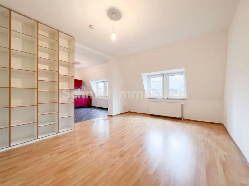 Wohnzimmer - Wohnung mieten in Frankfurt am Main - Helle Dachgeschosswohnung mit Einbauküche