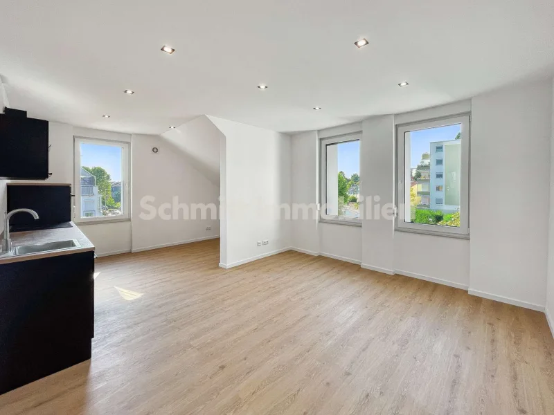 Wohnbereich - Wohnung mieten in Bad Homburg vor der Höhe - Erstbezug – 3-Zimmer-Altbauwohnung mit EBK & Balkon in Bad Homburg