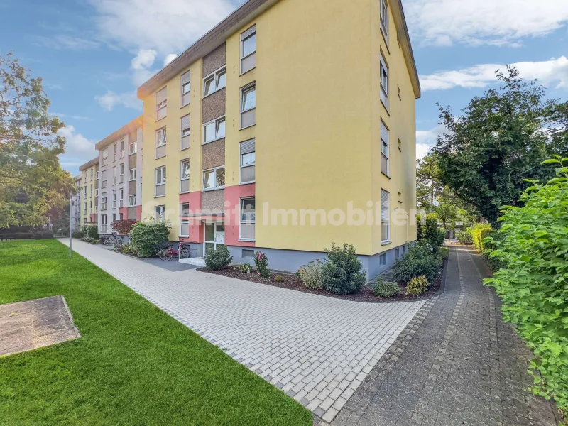 Haus-Ansicht - Zinshaus/Renditeobjekt kaufen in Frankfurt am Main - Bezugsfrei nach Absprache // ETW mit Balkon in der Nähe des Stadtwalds