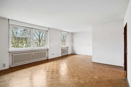 Wohnzimmer - Wohnung kaufen in Frankfurt am Main - 4,5 Zimmer. Balkon. Garage. Raum für Ideen.