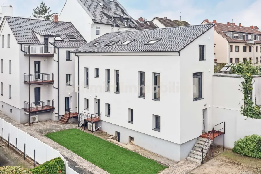 Häuser-Ansicht - Haus kaufen in Bad Homburg vor der Höhe - Direkt in Bad Homburg. MFH + EFH mit Einliegerwohnung. KfW-55-Standard