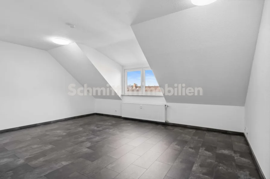 Wohnzimmer - Zinshaus/Renditeobjekt kaufen in Frankfurt am Main - 2,5-Zimmer-ETW. EBK & Stellplatz. Im Ortskern von Frankfurt-Schwanheim