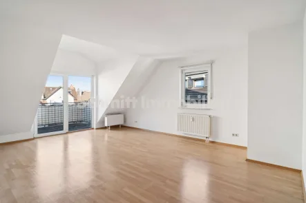 Wohnbereich Ansicht 1 - Wohnung kaufen in Frankfurt am Main - 3-Zimmer-Maisonette-ETW. 2 Bäder, Balkon & TG-Stellplatz. In F-Schwanheim